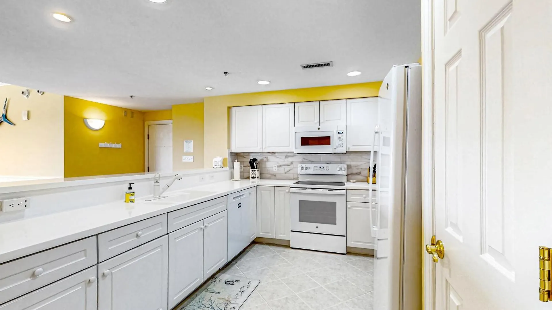Sunset Pointe 402 Apartment