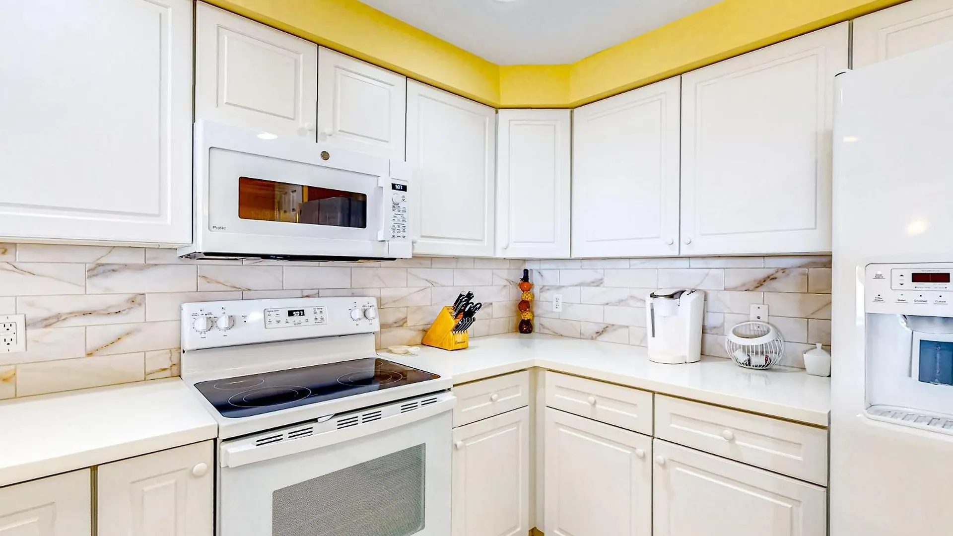 Sunset Pointe 402 Apartment *
