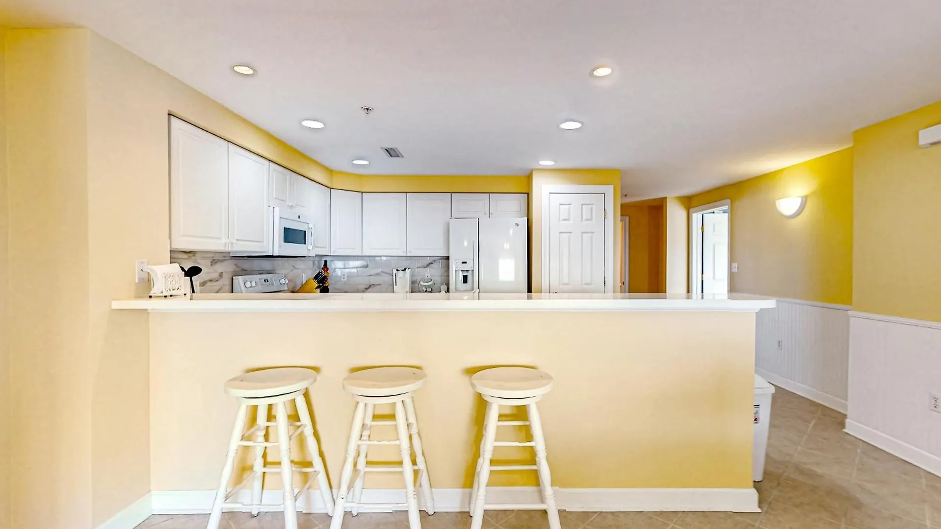 Sunset Pointe 402 *