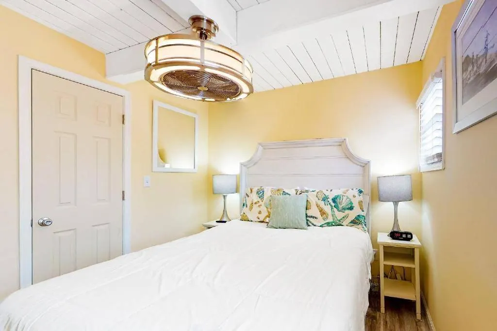 The Orange Crush - 5br Beachfront Family Retreat Holiday home