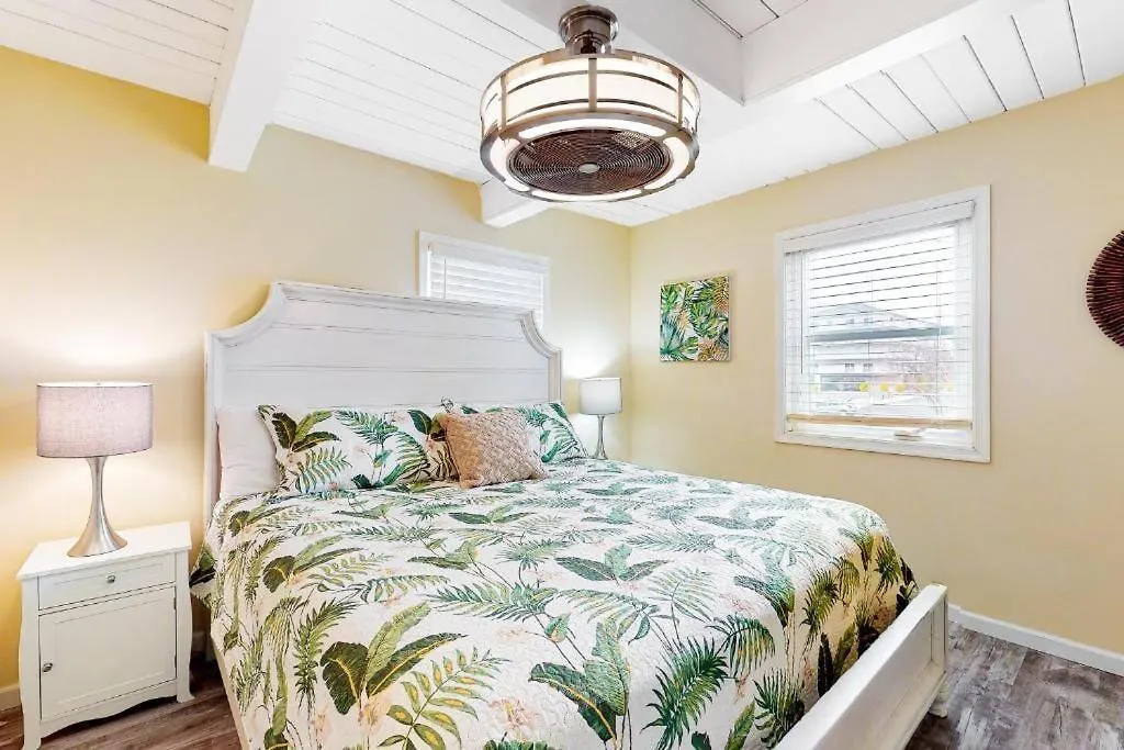 The Orange Crush - 5br Beachfront Family Retreat