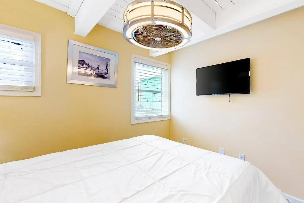Holiday home The Orange Crush - 5br Beachfront Family Retreat *