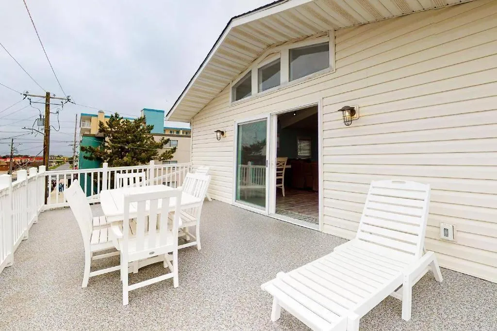 Holiday home The Orange Crush - 5br Beachfront Family Retreat *