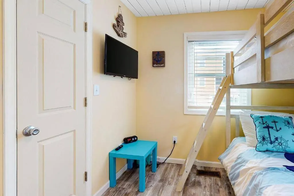 The Orange Crush - 5br Beachfront Family Retreat Holiday home