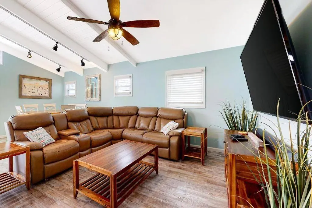 Holiday home The Orange Crush - 5br Beachfront Family Retreat