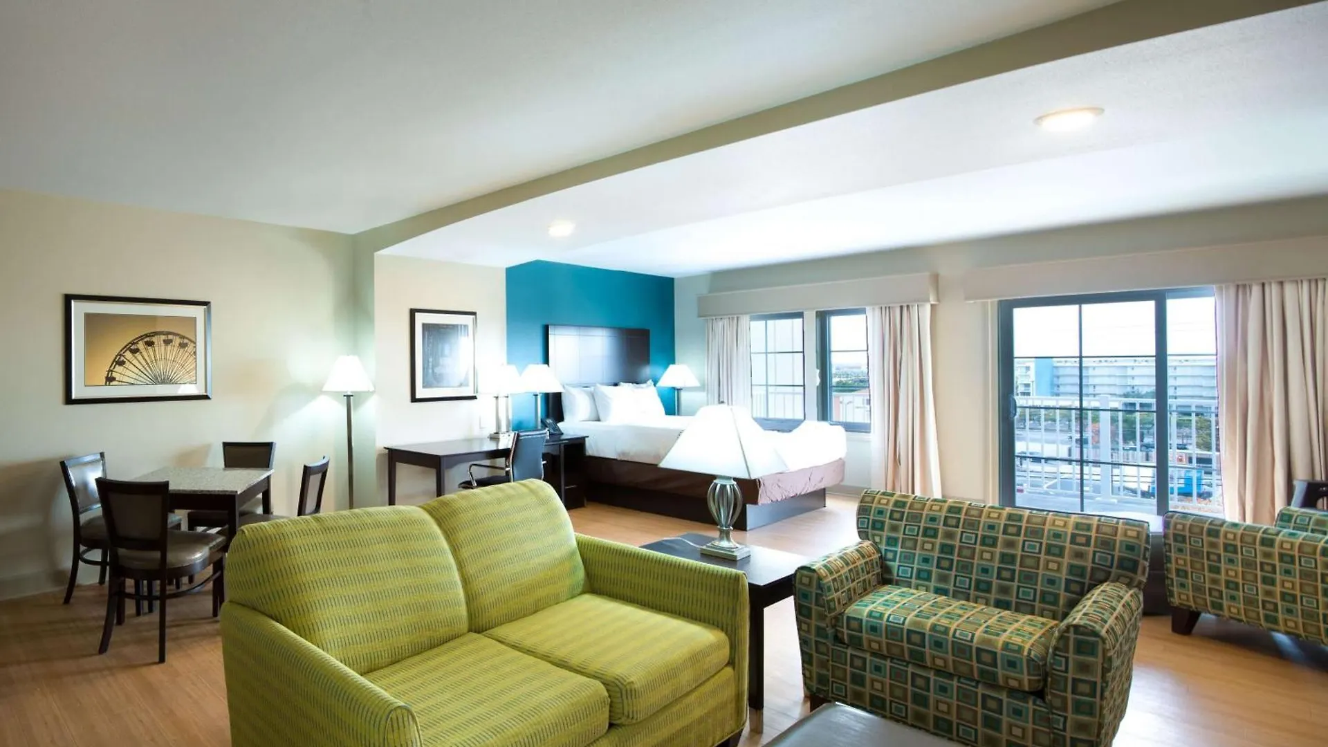 Hotel La Quinta By Wyndham Ocean