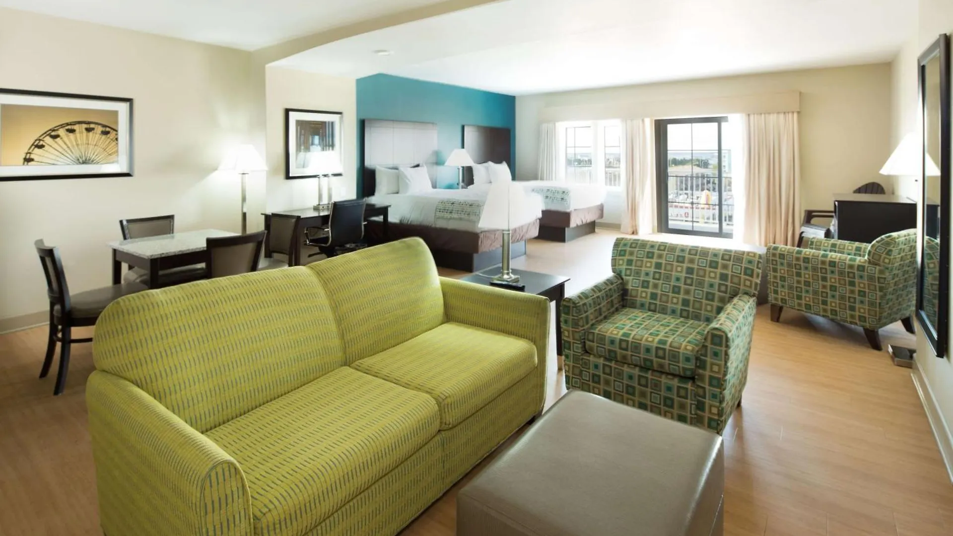 Hotel La Quinta By Wyndham Ocean 3*