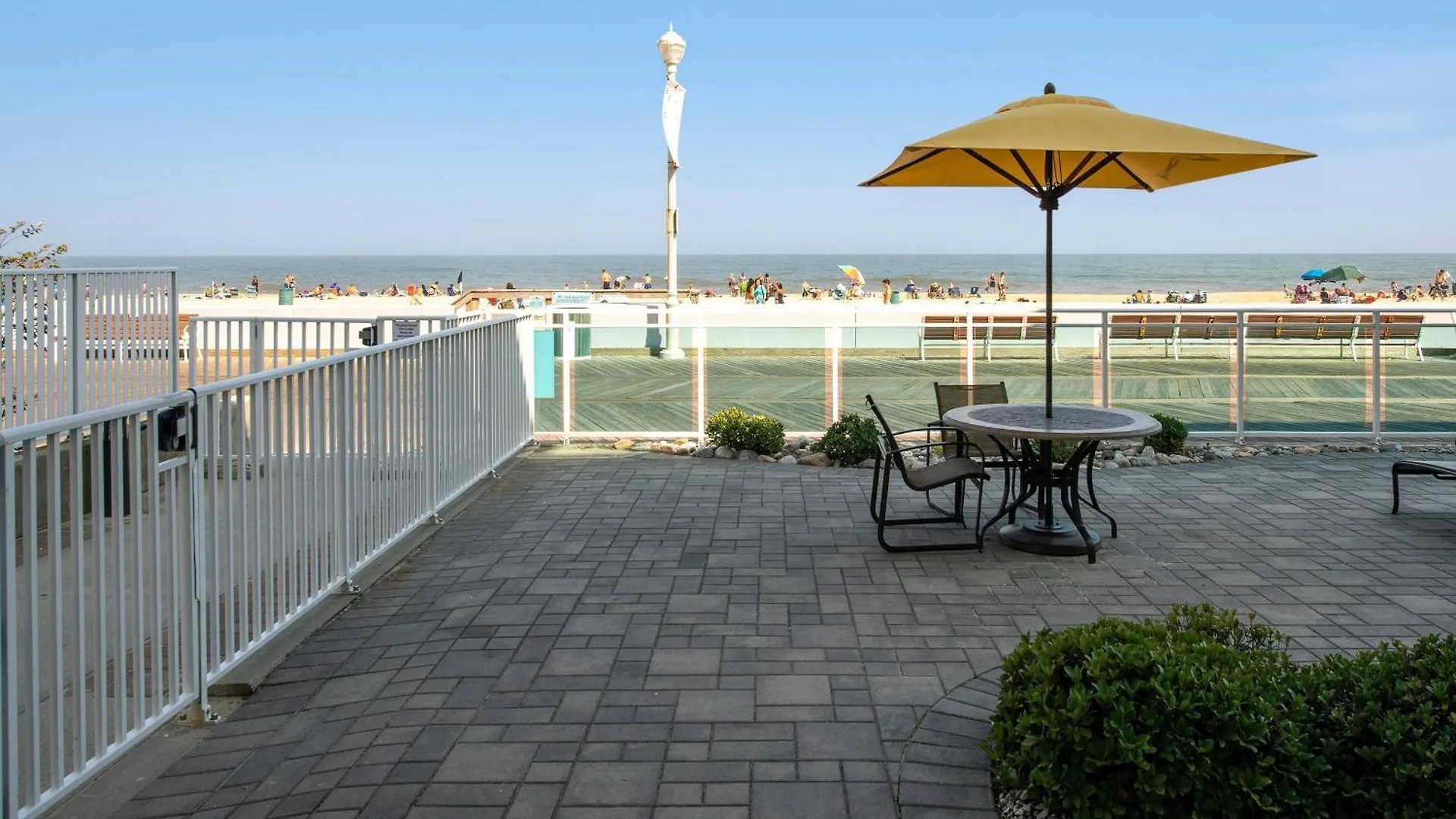 Courtyard By Marriott Ocean Oceanfront