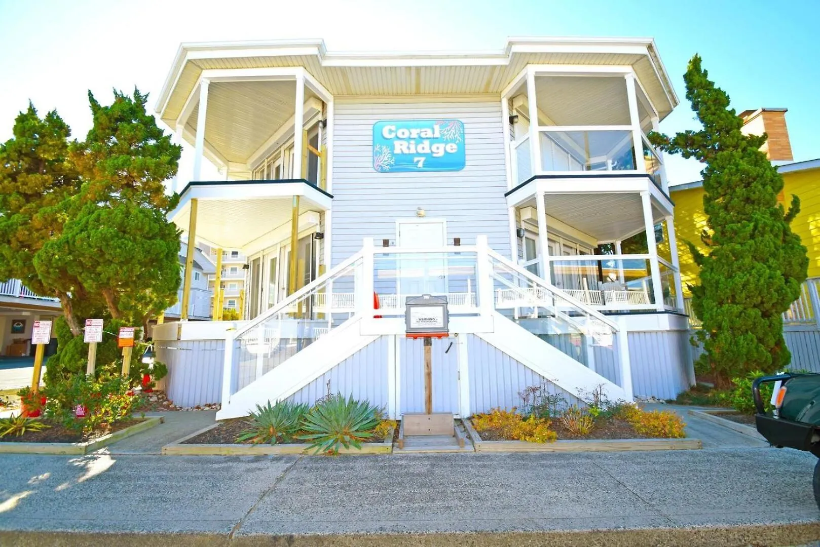 Coral Ridge 1 Apartment