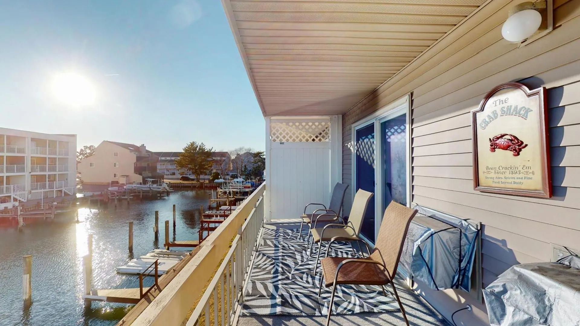 Apartment Hideout 2c *