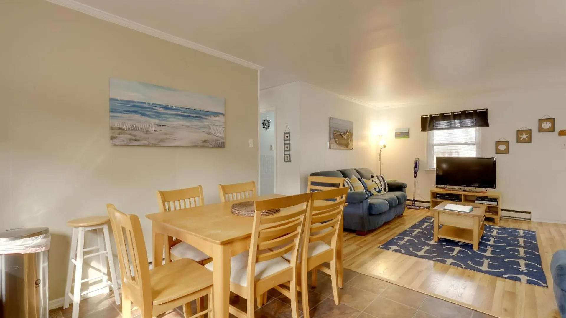 The W And And Bay Access! Apartment