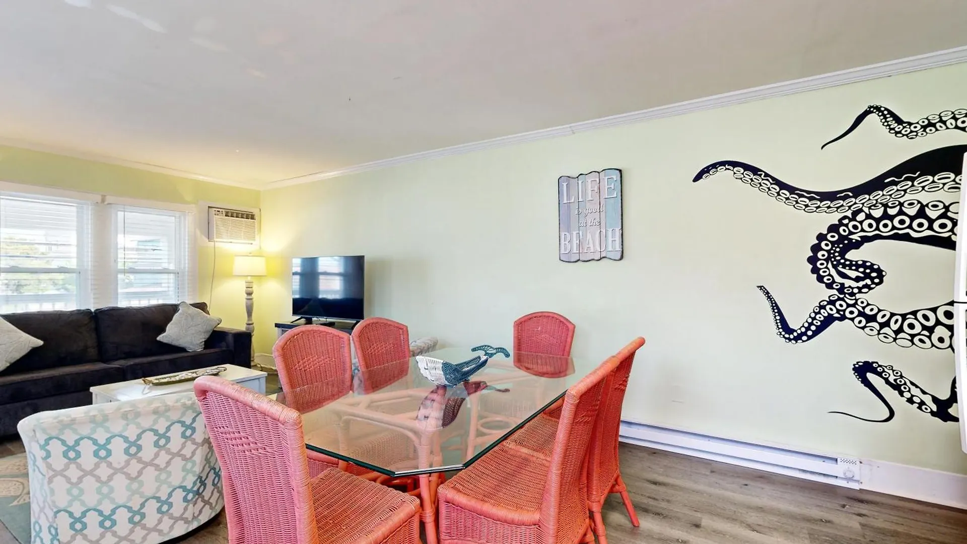 Brooklyn's Casa Rosa & Hitch Holiday home