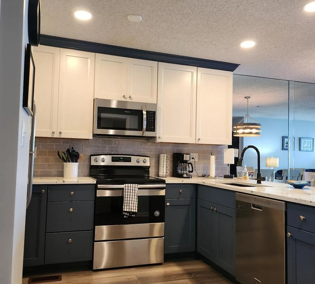 Apartamento Hidden Harbour 2br 2ba - Bayside With Pool, Steps To And Northside Park! *