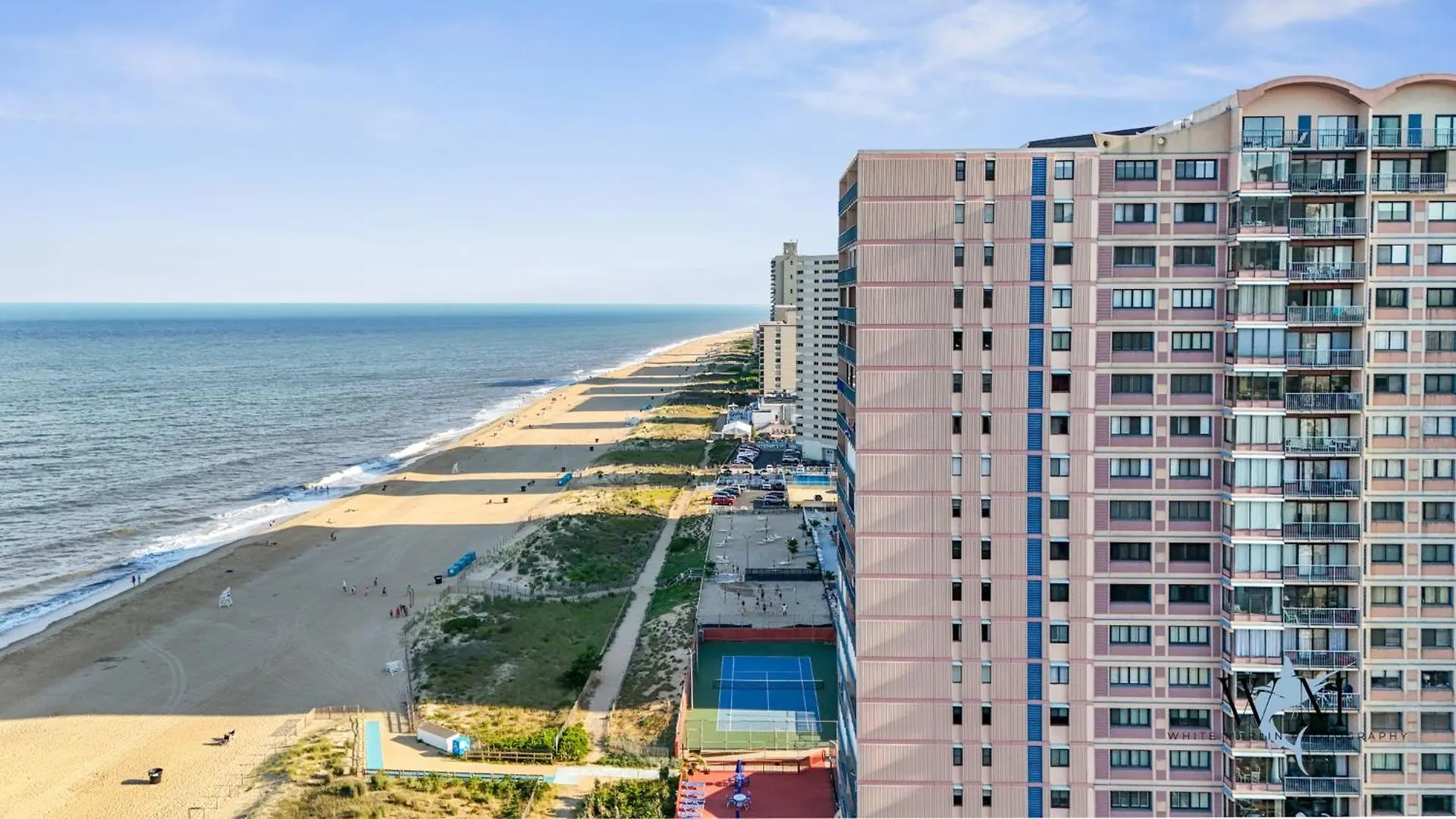Apartment Ocean Front 2 Bedroom At The Capri W Indoor And Outdoor Pool, Tennis Courts, Gym And More!