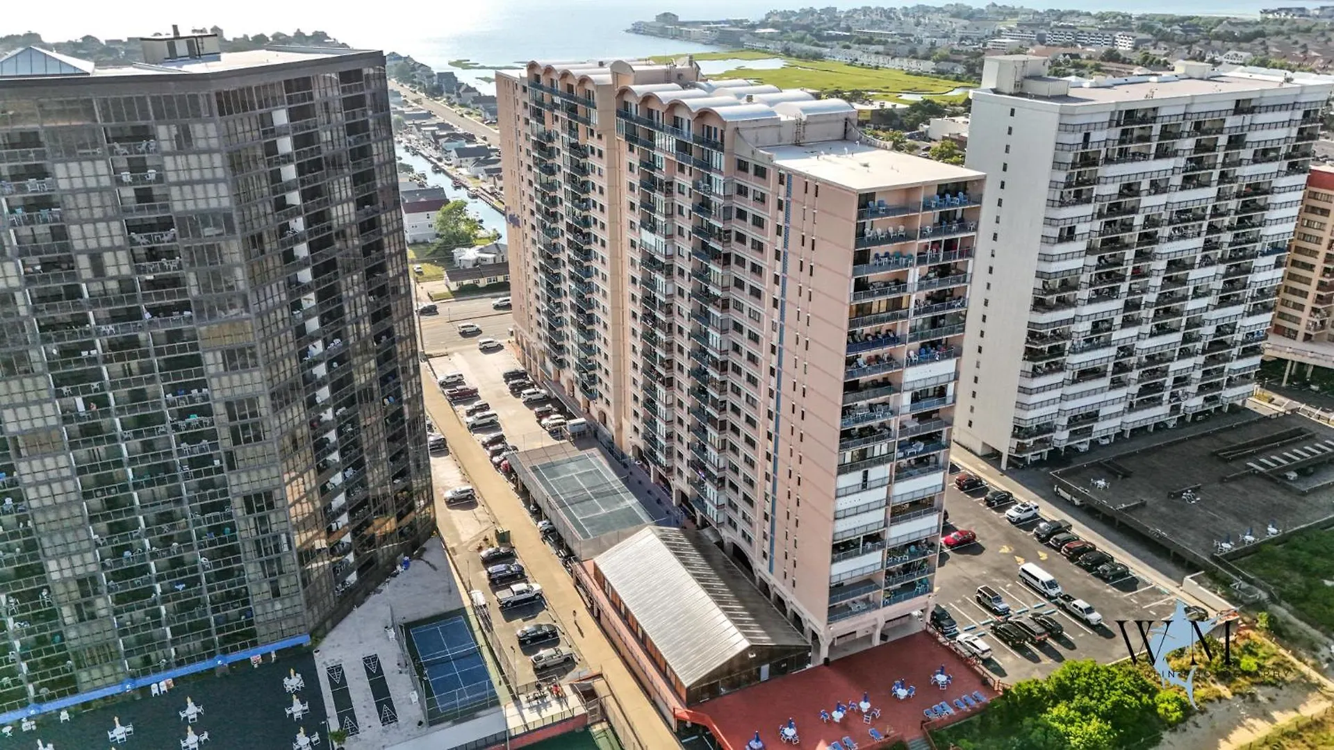 Apartment Ocean Front 2 Bedroom At The Capri W Indoor And Outdoor Pool, Tennis Courts, Gym And More! *