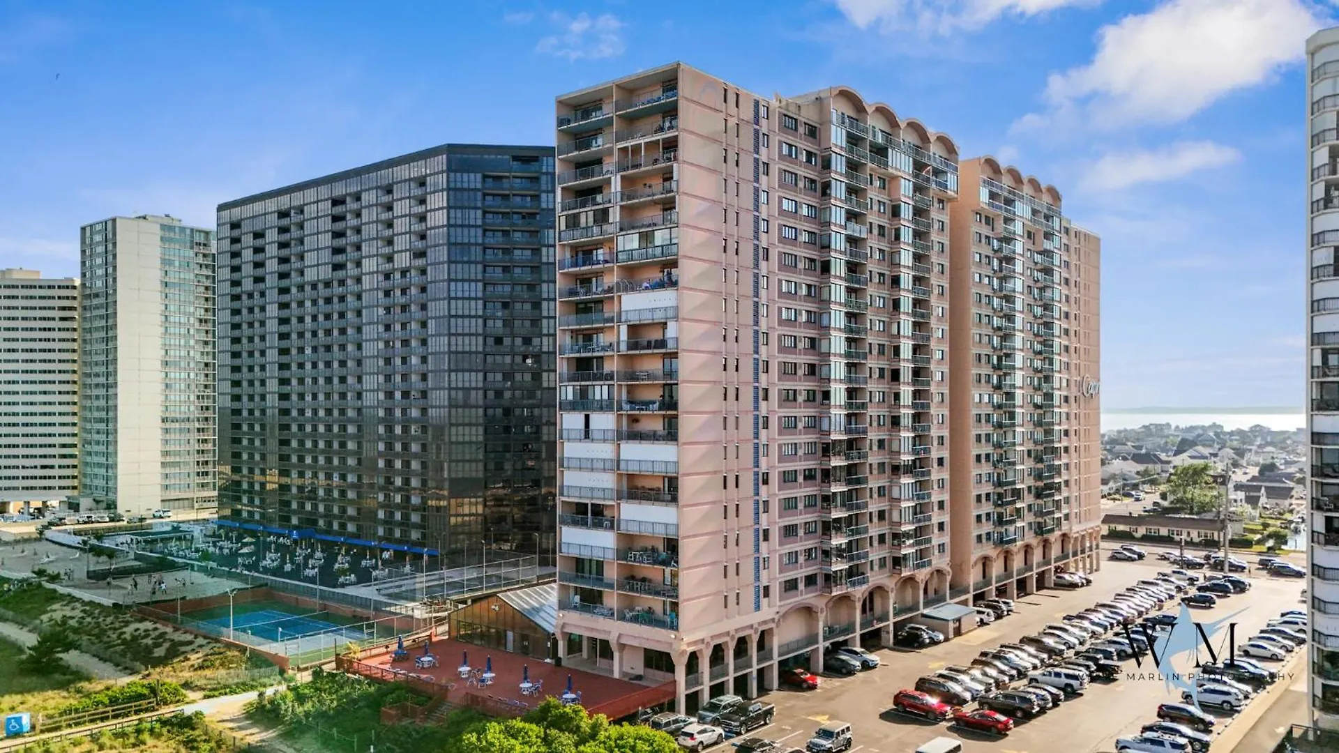 Apartment Ocean Front 2 Bedroom At The Capri W Indoor And Outdoor Pool, Tennis Courts, Gym And More! Ocean City