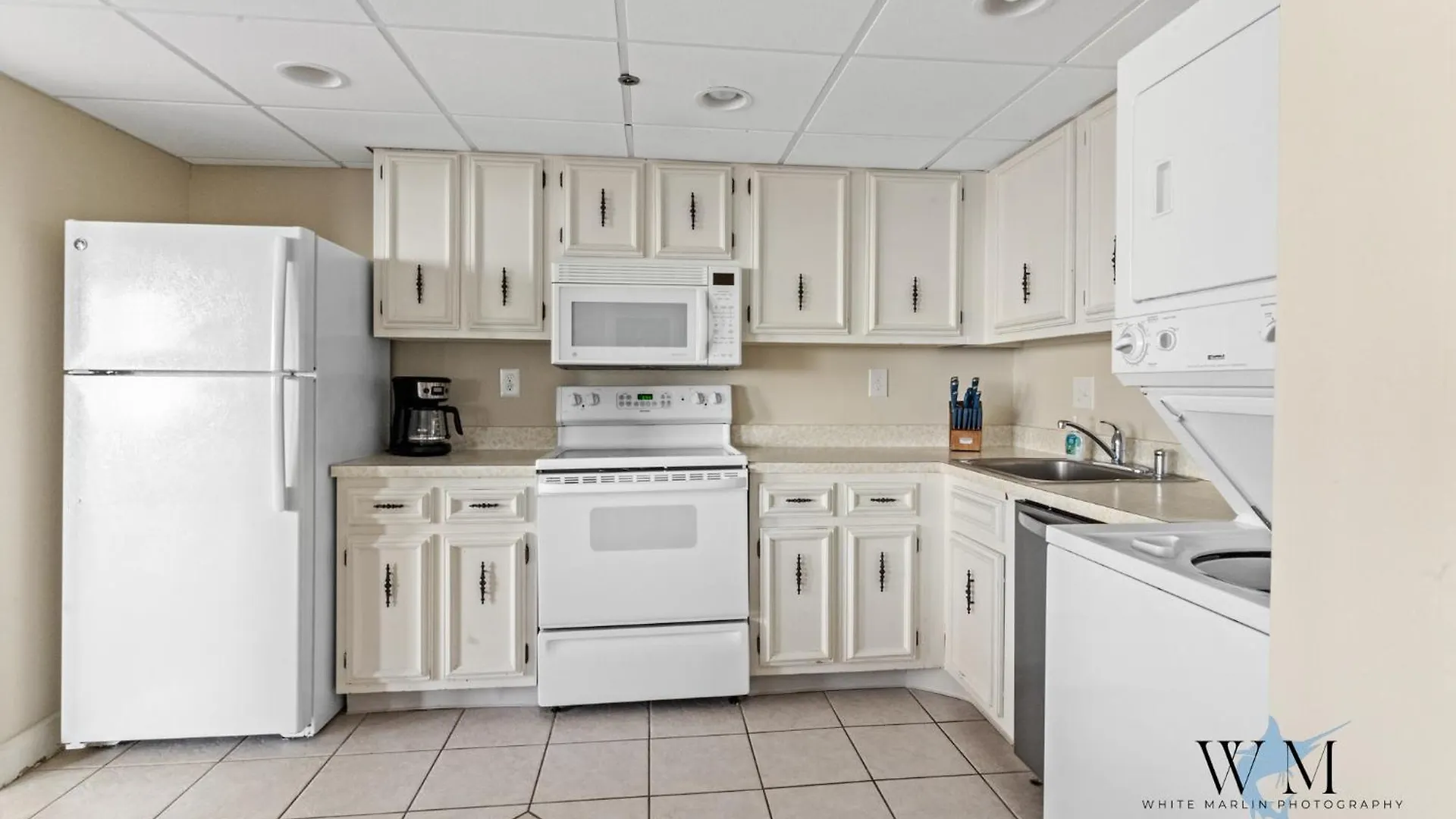 Ocean Front 2 Bedroom At The Capri W Indoor And Outdoor Pool, Tennis Courts, Gym And More!