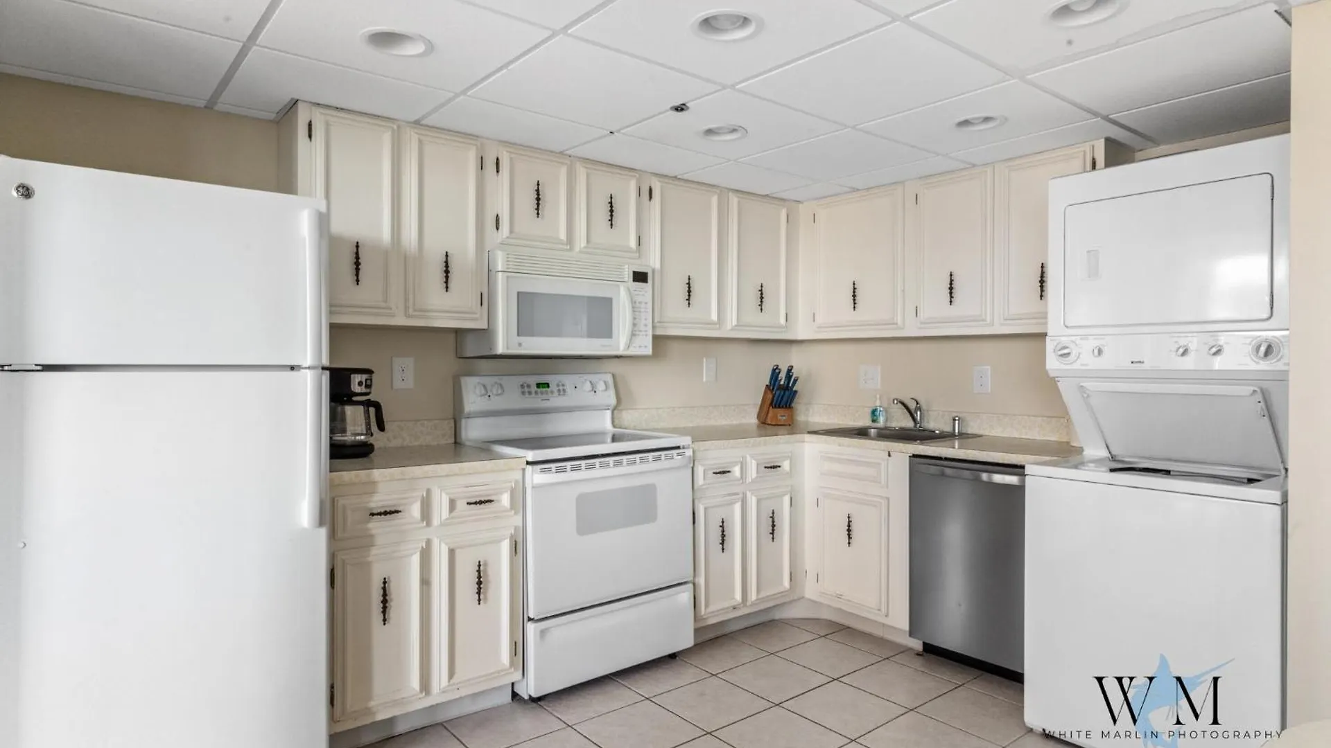 Ocean Front 2 Bedroom At The Capri W Indoor And Outdoor Pool, Tennis Courts, Gym And More! *