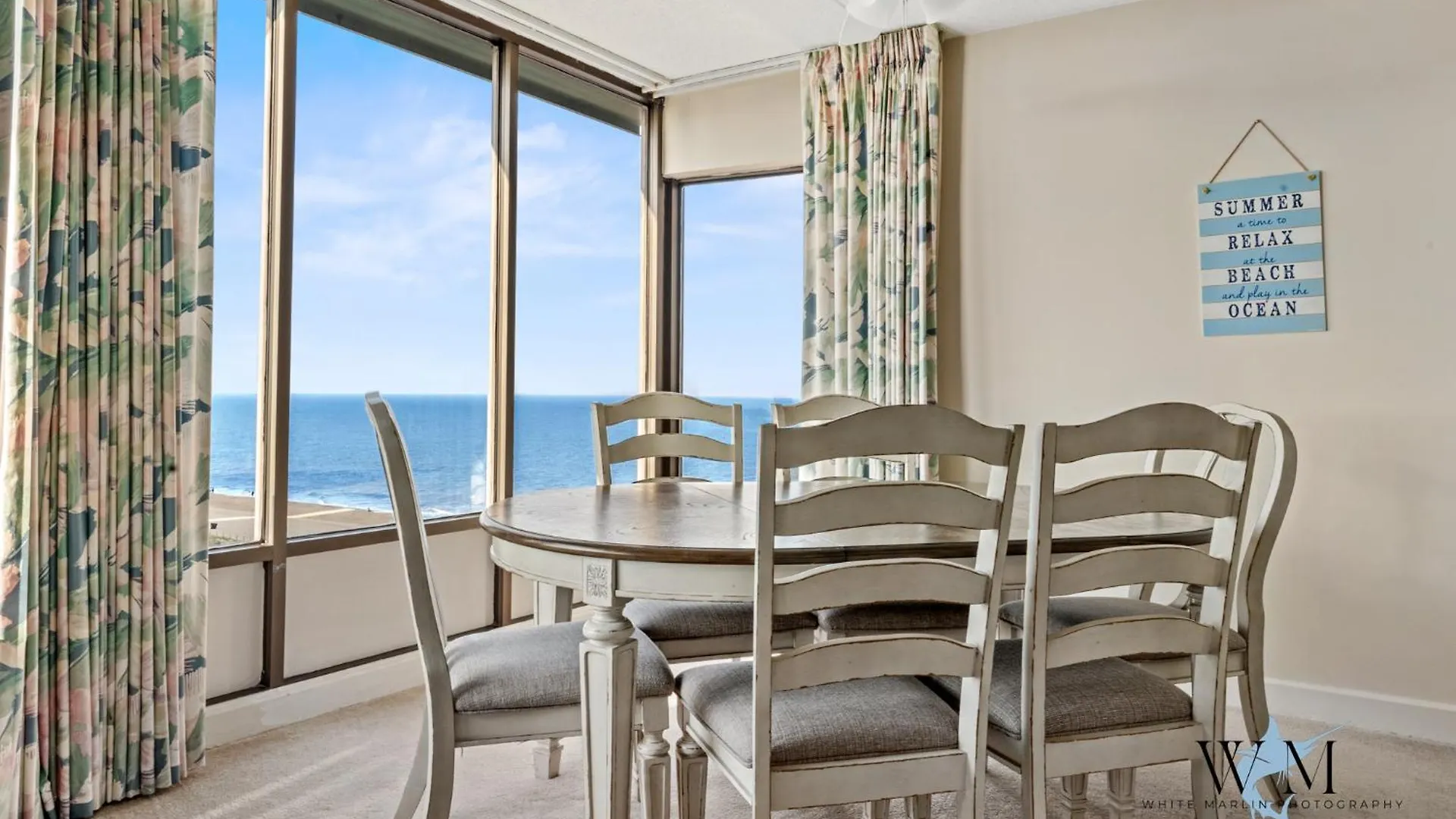Ocean Front 2 Bedroom At The Capri W Indoor And Outdoor Pool, Tennis Courts, Gym And More! Ocean City
