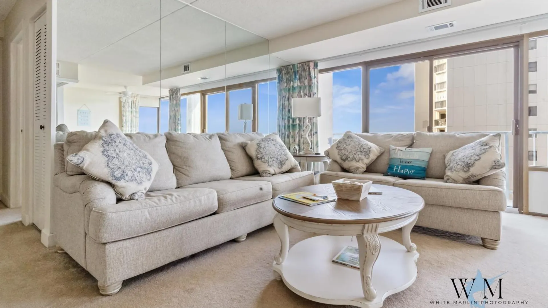 Ocean Front 2 Bedroom At The Capri W Indoor And Outdoor Pool, Tennis Courts, Gym And More! Apartment Ocean City