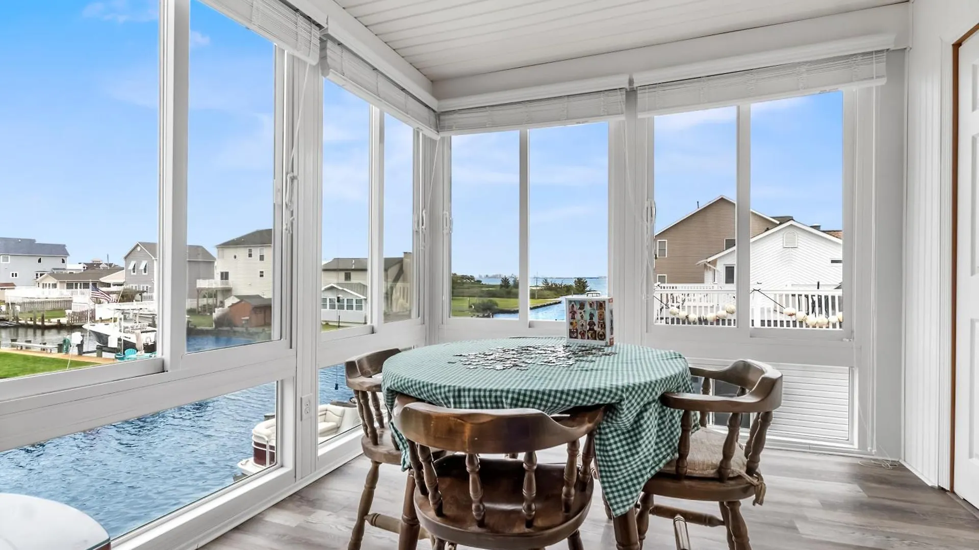 Waterfront With Oc Skyline Views Holiday home