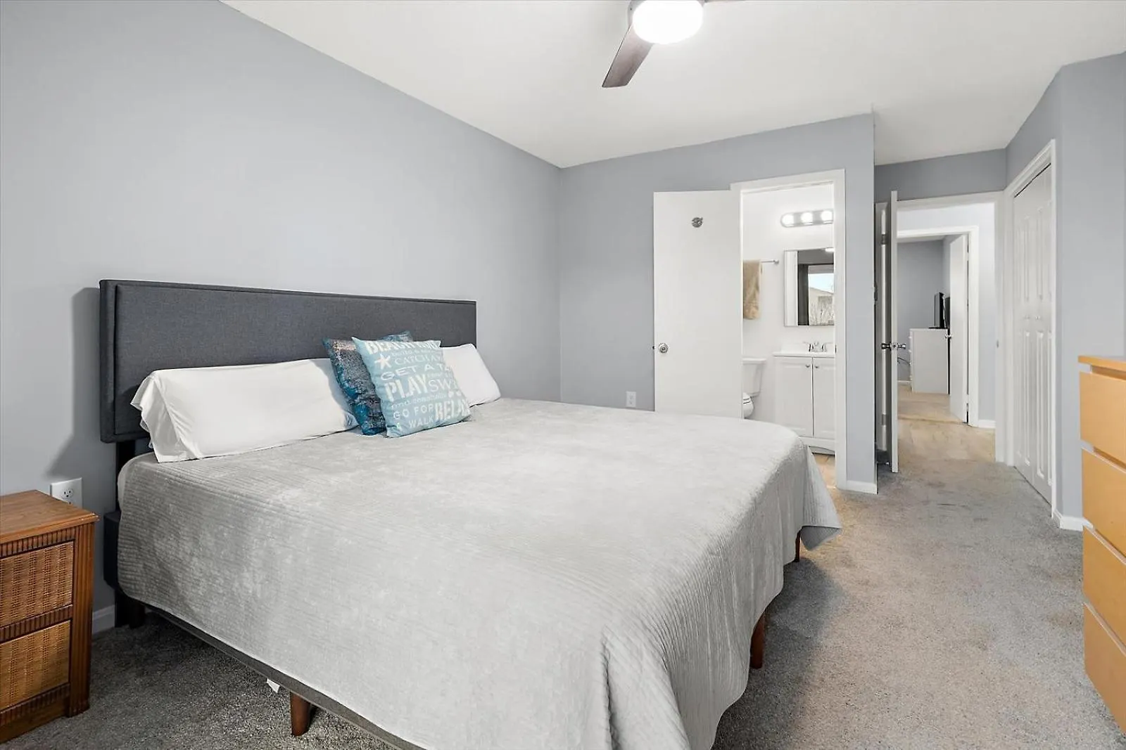 Family Friendly 2br With Large Balcony, Partial Ocean Views Apartment *