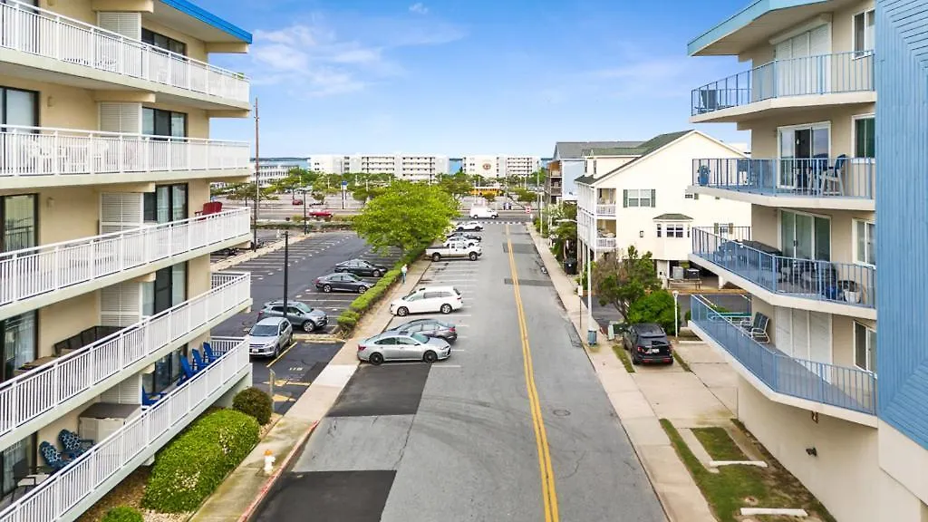 Spacious 3-bedroom Ocean Block Townhome In Ocean Steps From The & Attractions *
