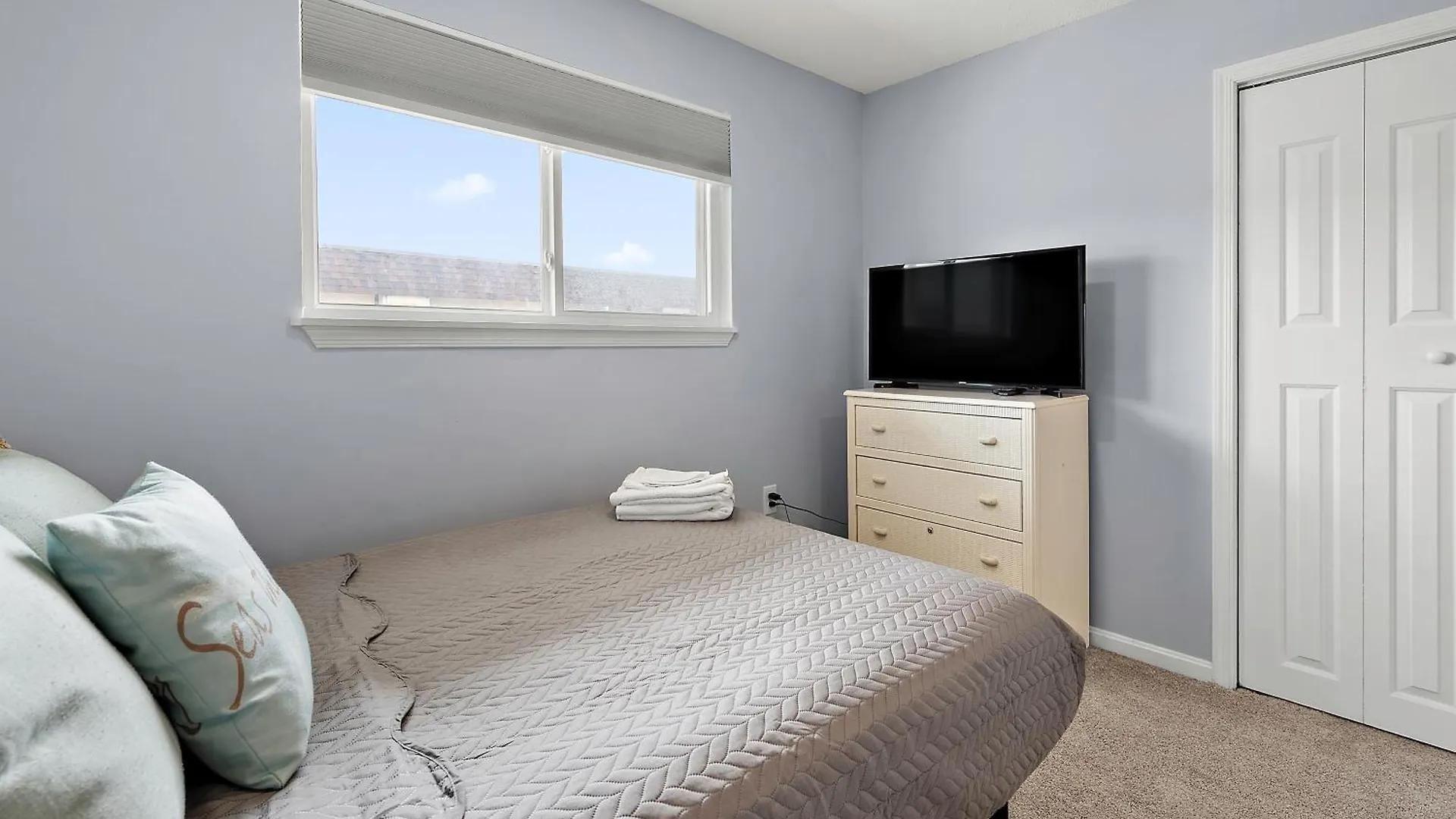 Family Friendly 2br With Large Balcony, Partial Ocean Views Apartment *
