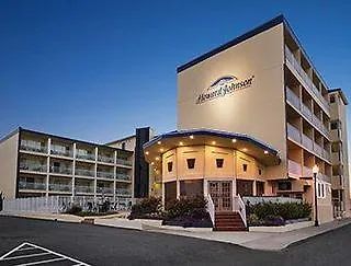 Howard Johnson Plaza By Wyndham Ocean Oceanfront מלון 3*