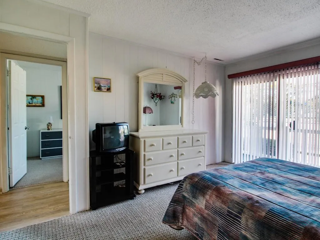 Bridgepoint I --- 8904 Rusty Anchor, Unit 25 * Ocean City