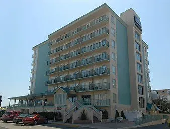 מלון Howard Johnson Plaza By Wyndham Ocean Oceanfront 3*