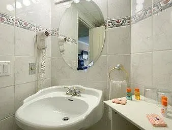Howard Johnson By Wyndham Ocean Oceanfront 2*