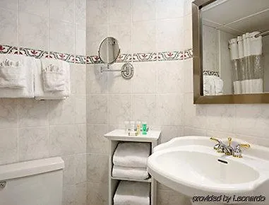 Howard Johnson By Wyndham Ocean Oceanfront Hotel 2*