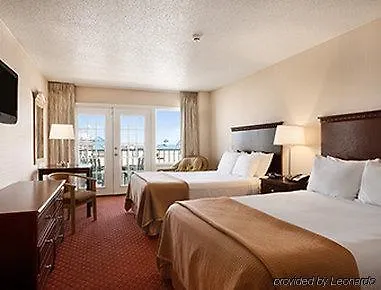 Howard Johnson By Wyndham Ocean Oceanfront