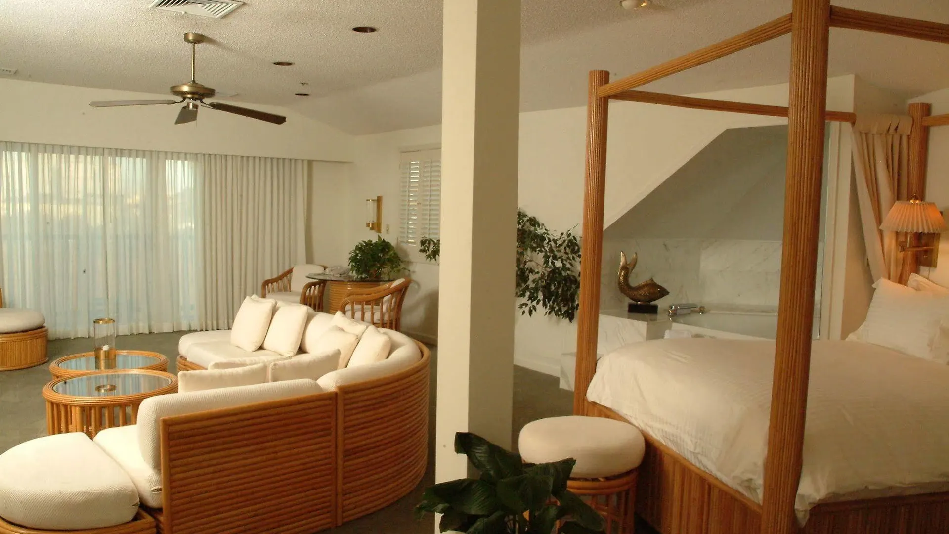 Lighthouse Club Hotel 3*