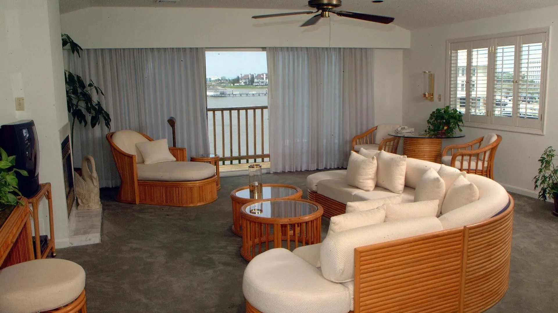 Lighthouse Club Hotel