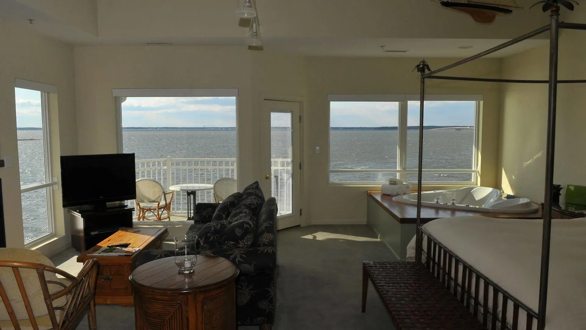 Hotel The Edge At Fager's Island