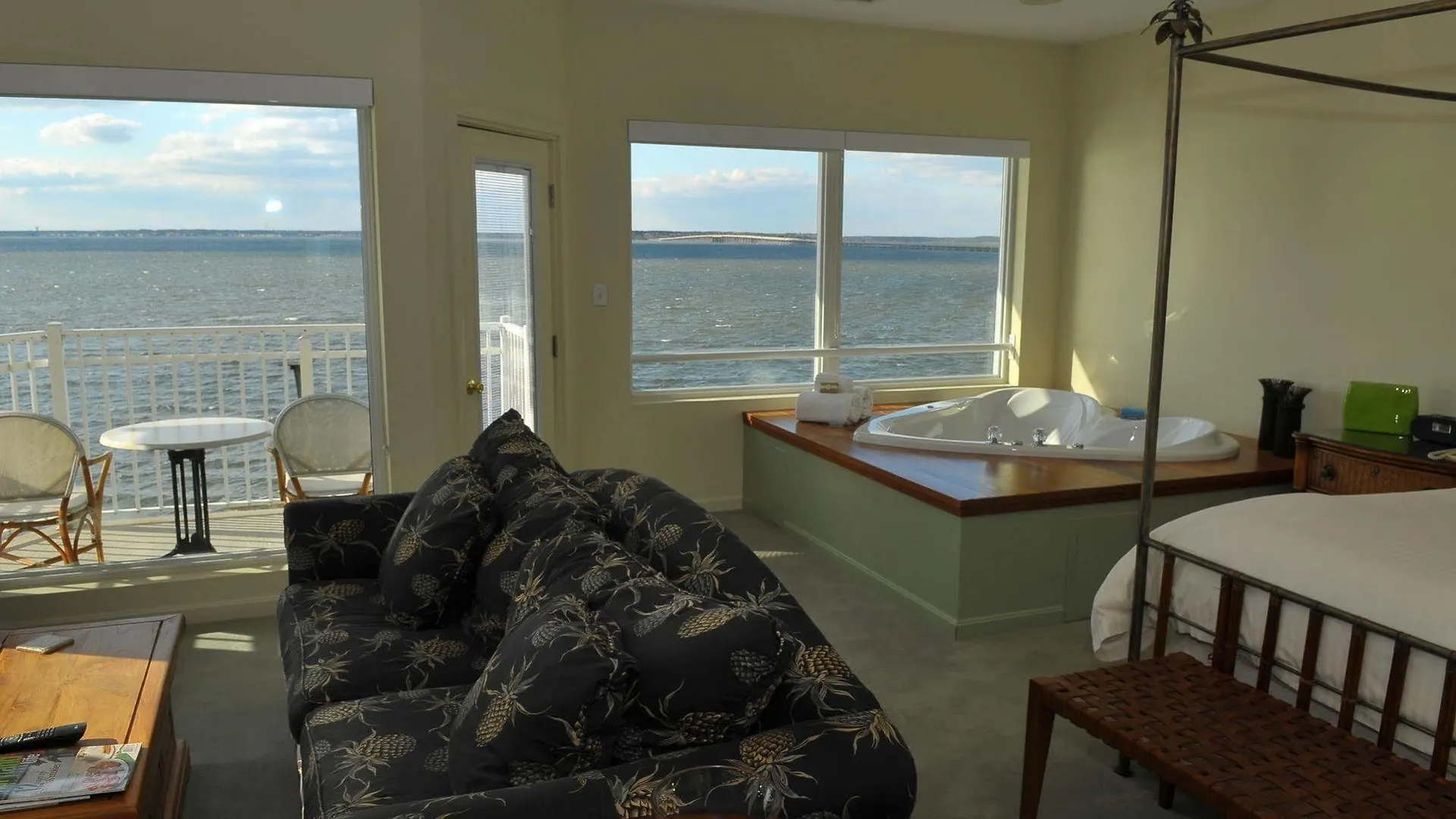 The Edge At Fager's Island Hotel