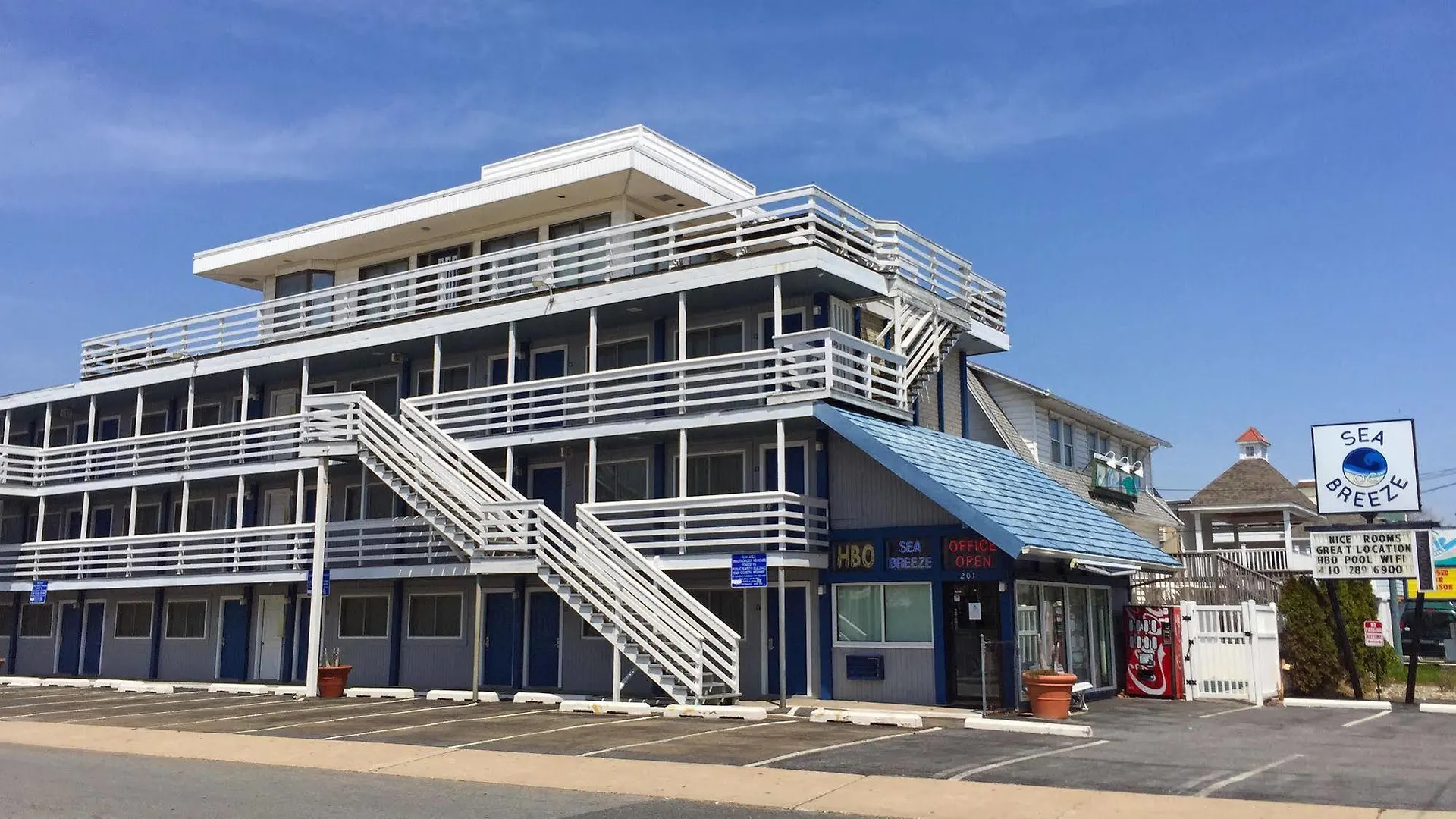 Sea Breeze Ocean Hotel