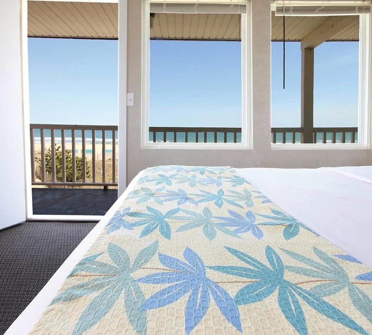 Seabonay Oceanfront 2*