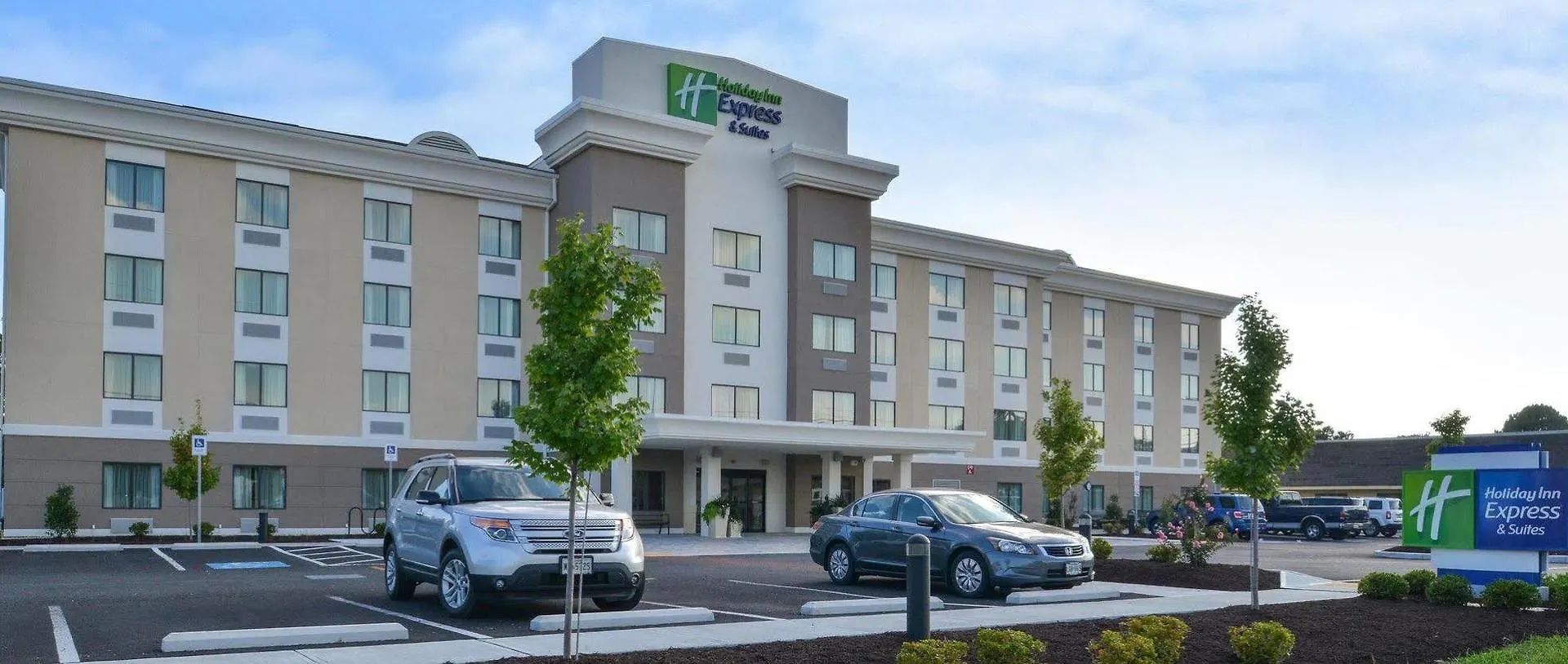 Express And West Ocean By Ihg Hotel 2*
