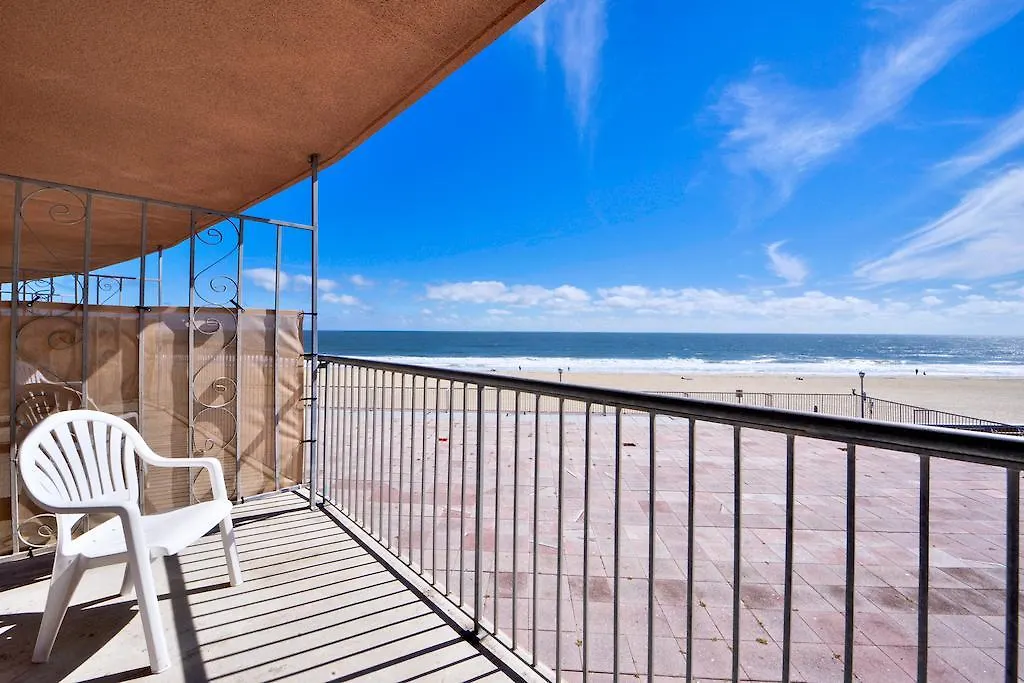 Grand Ocean Oceanfront 3*