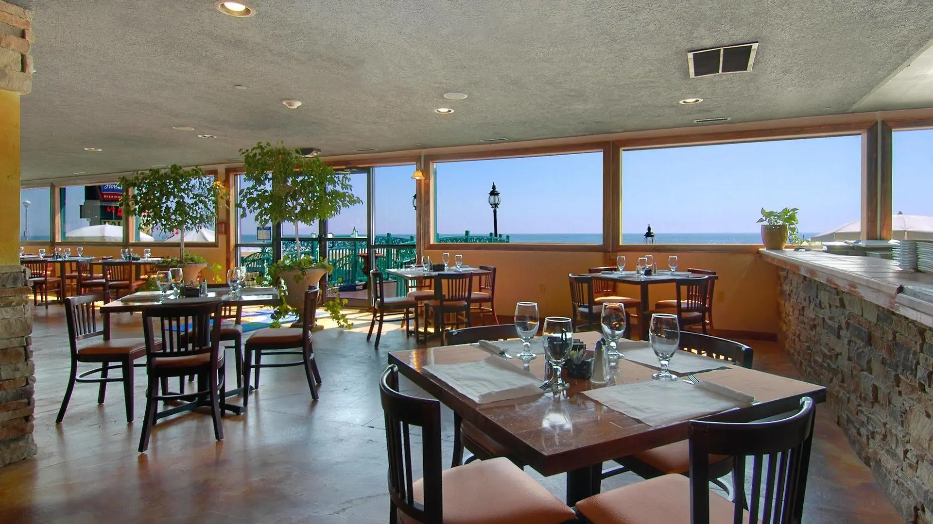 Howard Johnson Plaza By Wyndham Ocean Oceanfront