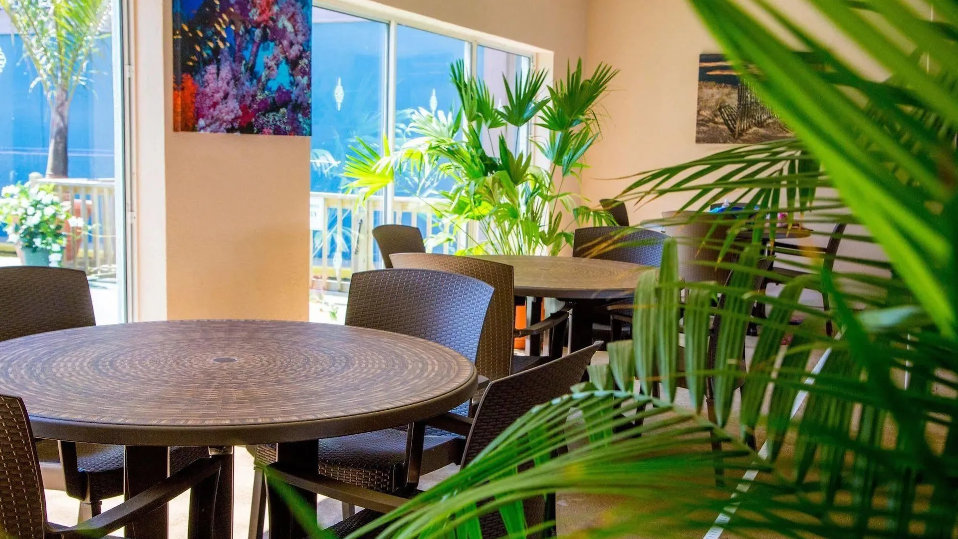 Flagship Oceanfront Hotel 2*