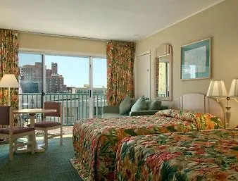 Howard Johnson By Wyndham Ocean Oceanfront 2*