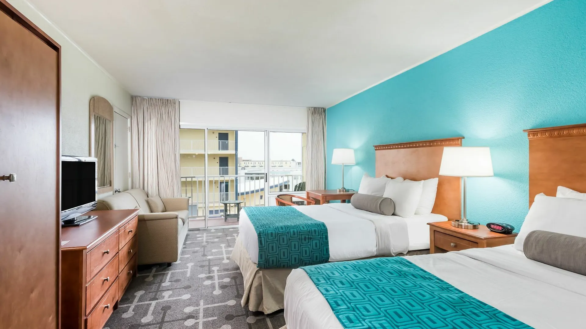 Howard Johnson By Wyndham Ocean Oceanfront