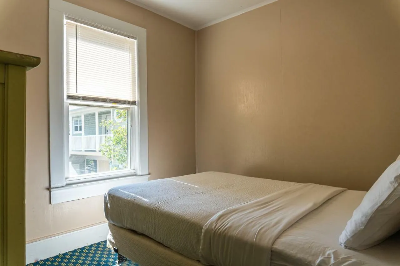 The Admiral Hotel/motel מוטל