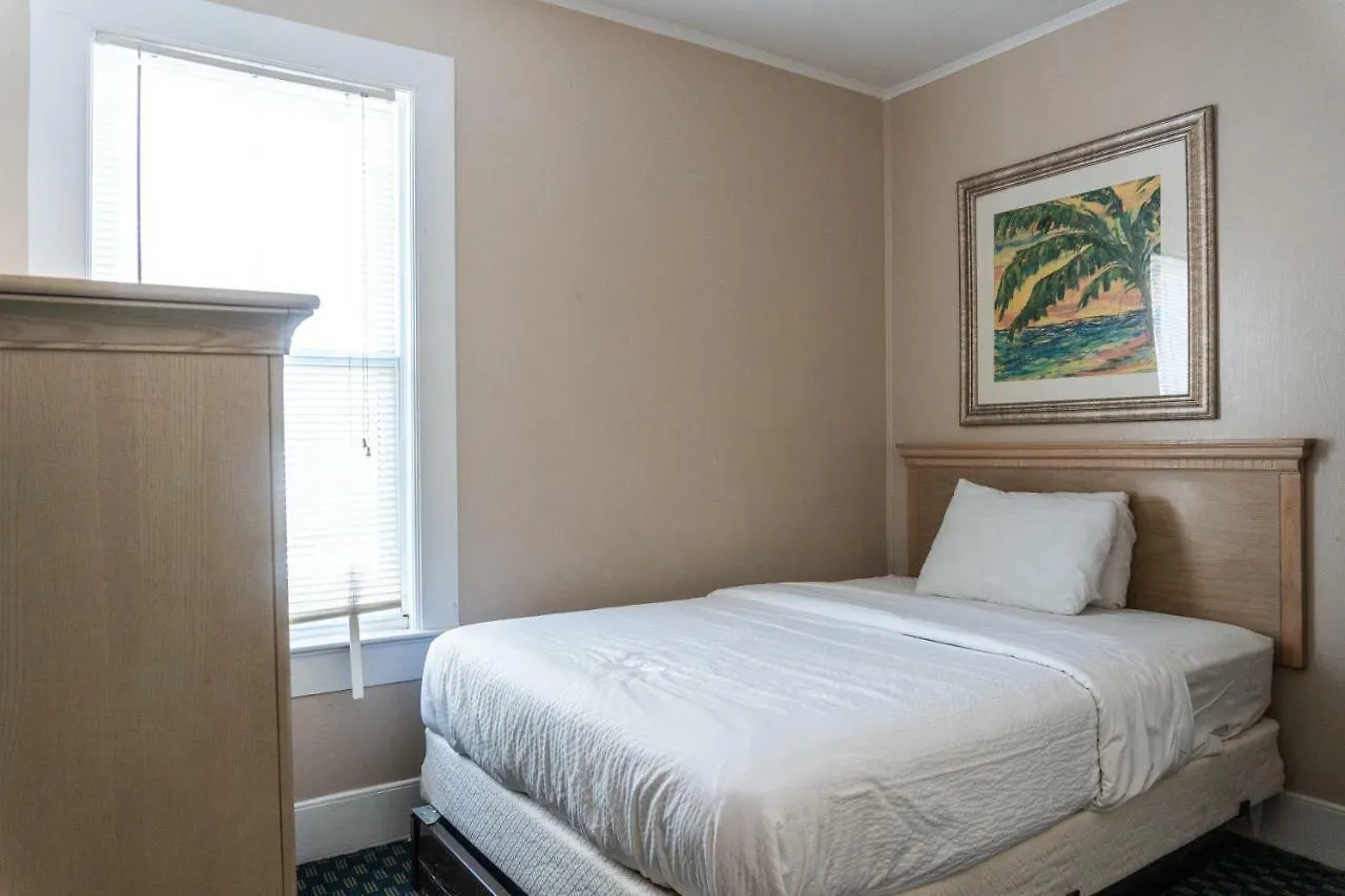 מוטל The Admiral Hotel/motel