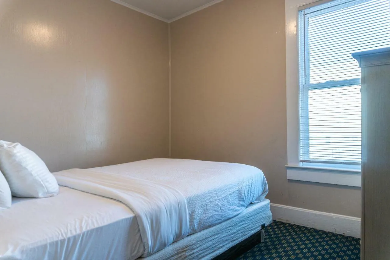 The Admiral Hotel/motel