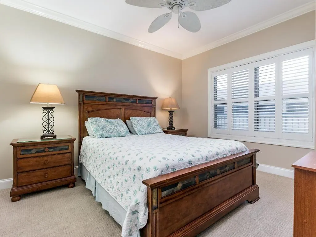 Apartment Belmont Towers 304